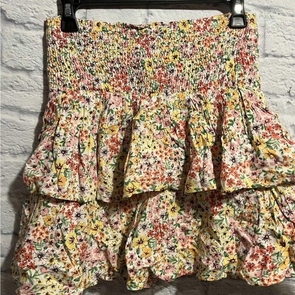 ✨3 for $20✨Vero Moda Skirt Small - Picture 3 of 7